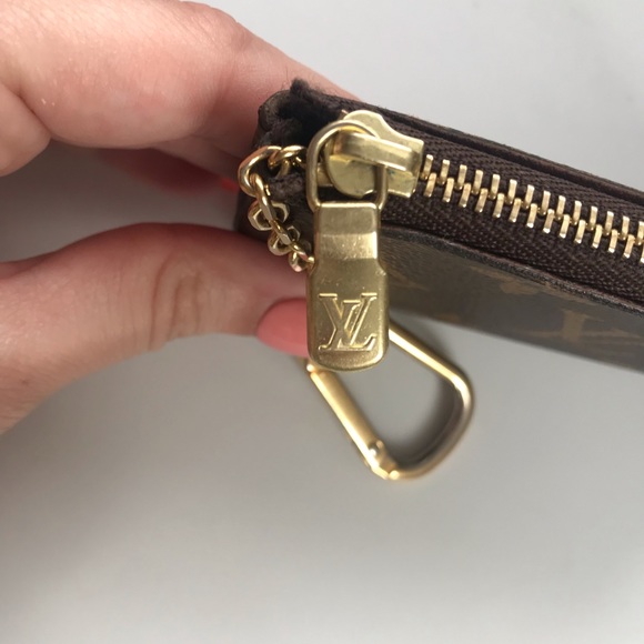 Louis Vuitton Key Pouch - Picture 4 of 9